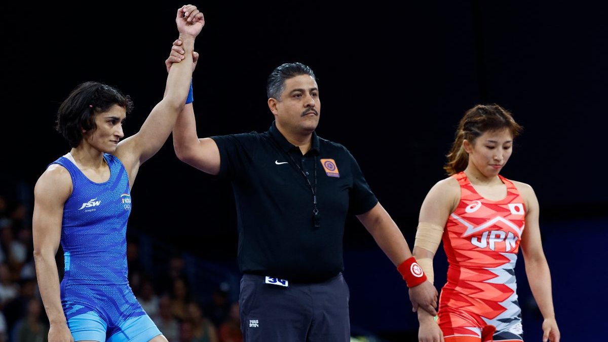 Vinesh Phogat stuns No.1 seed Yui Susaki to reach quarter-finals in 50kg wrestling event – Firstpost
