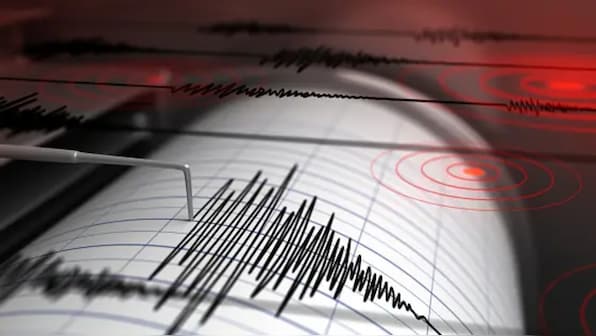 Earthquake of 7.1 magnitude hits Nepal, tremors felt in Delhi-NCR, Bihar, West Bengal, Assam