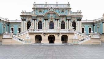 Mariinsky Palace was built in the Baroque-style by famed architect Bartolomeo Rastrelli. Image courtesy: guide.kyivcity.gov.ua