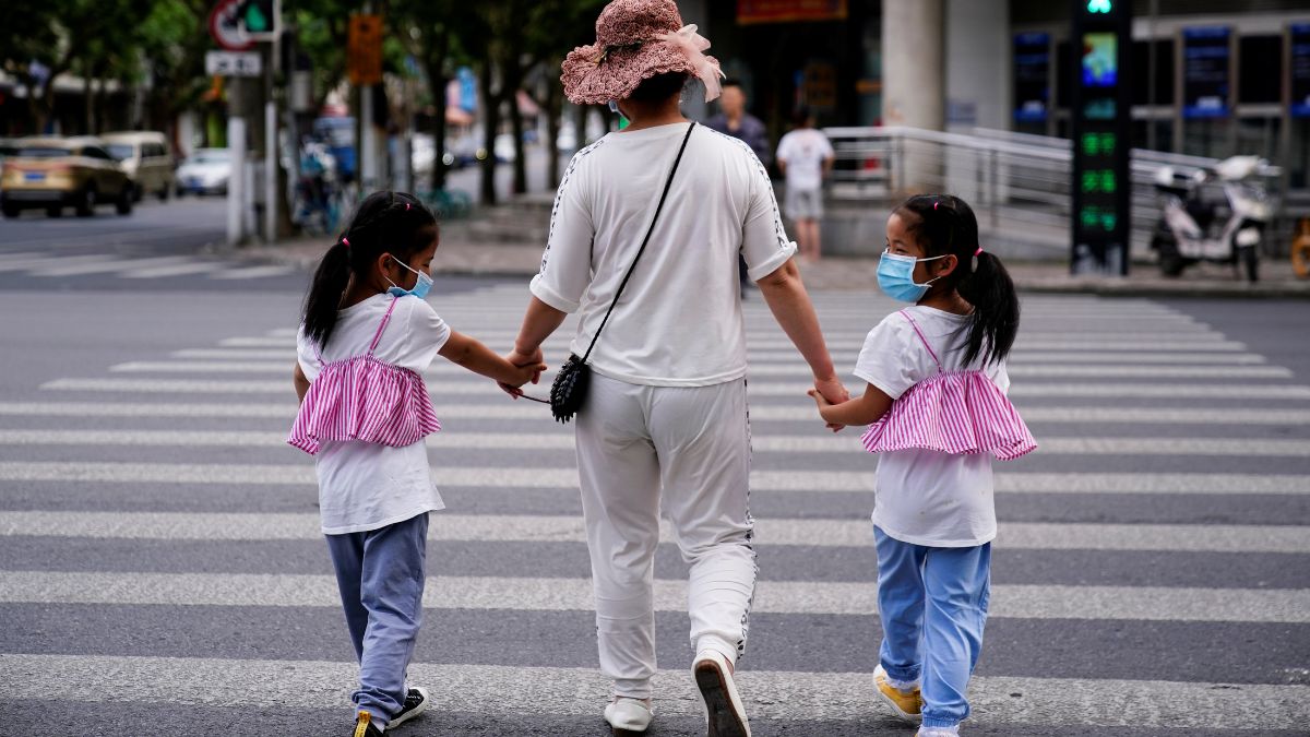 Why are couples hiring ‘professional parents’ to raise their children in China? Why are couples hiring ‘professional parents’ to raise their children in China?