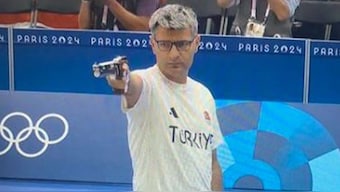 Yusuf Dikec won silver medal in shooting for Turkey with minimal gear. 