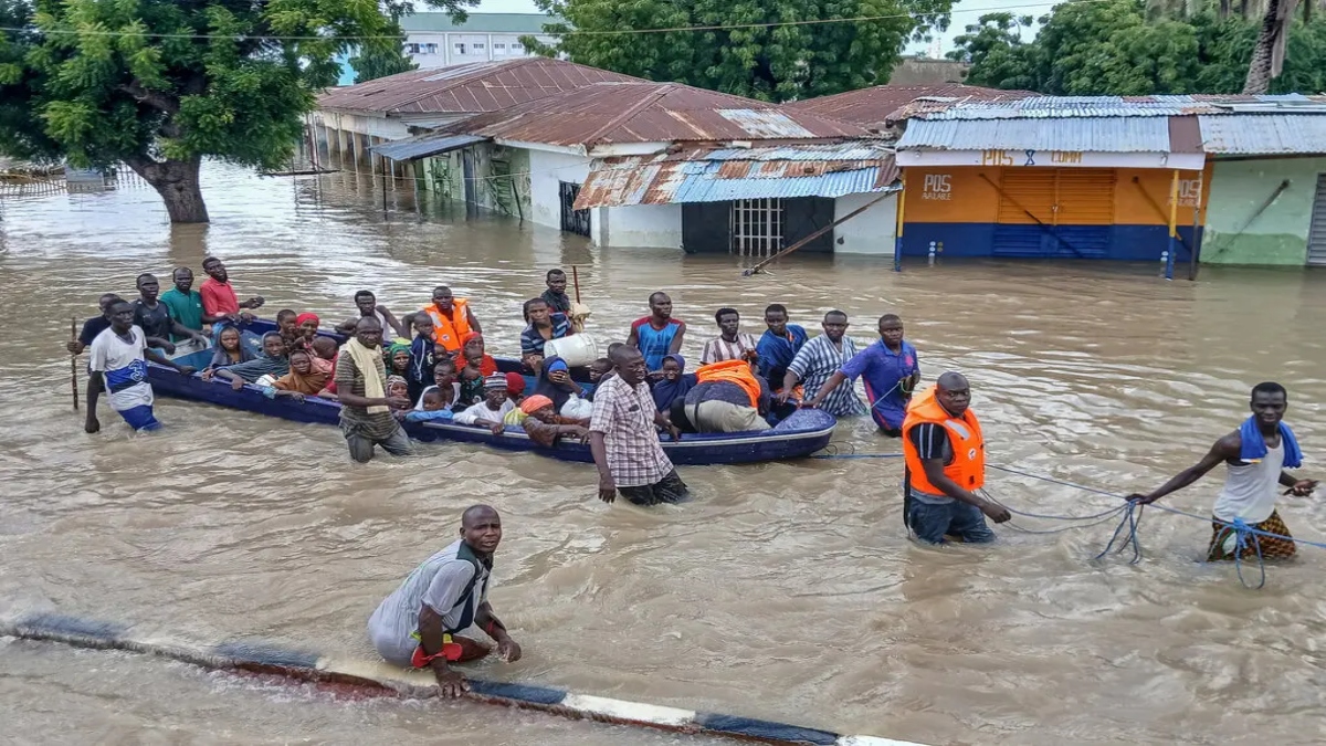 1,000 dead, million homeless as floods devastate west and central Africa 1,000 dead, million homeless as floods devastate west and central Africa