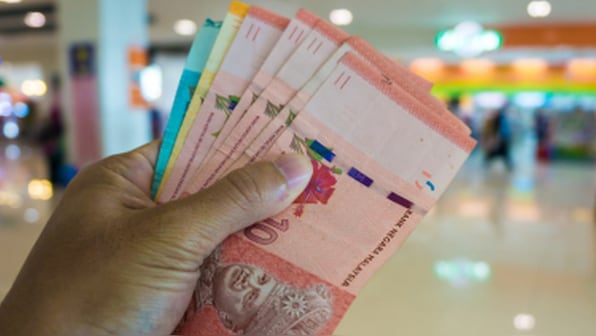 What are the Islamic bonds that the Maldives may default on?