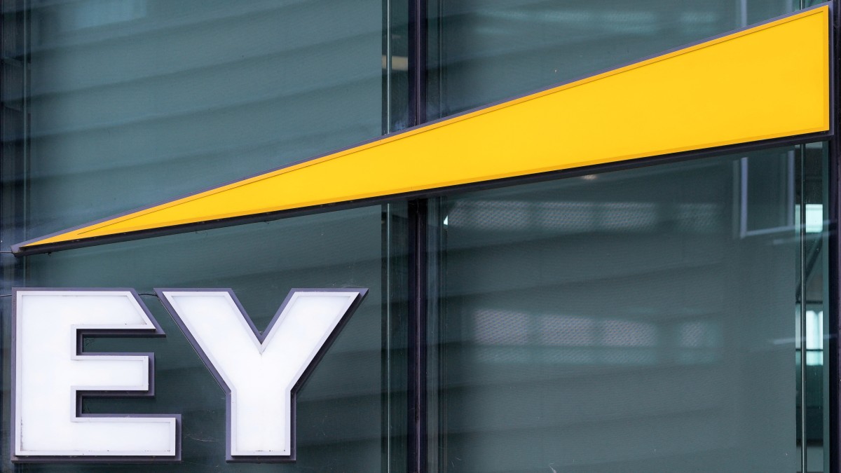 'Regret missing her funeral': EY India Chairman Rajiv Memani after saying 'don't think overwork killed' 26-YO employee 'Regret missing her funeral': EY India Chairman Rajiv Memani after saying 'don't think overwork killed' 26-YO employee