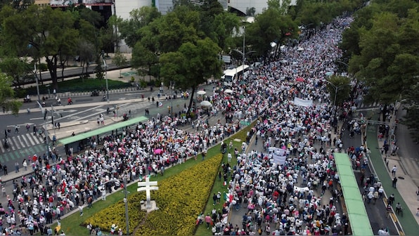 Thousands protest against Mexican judicial reform which proposes judges  elected by popular vote – Firstpost