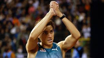 Armand Duplantis celebrates after winning the men's pole vault during the Diamond League final 2024. AP
