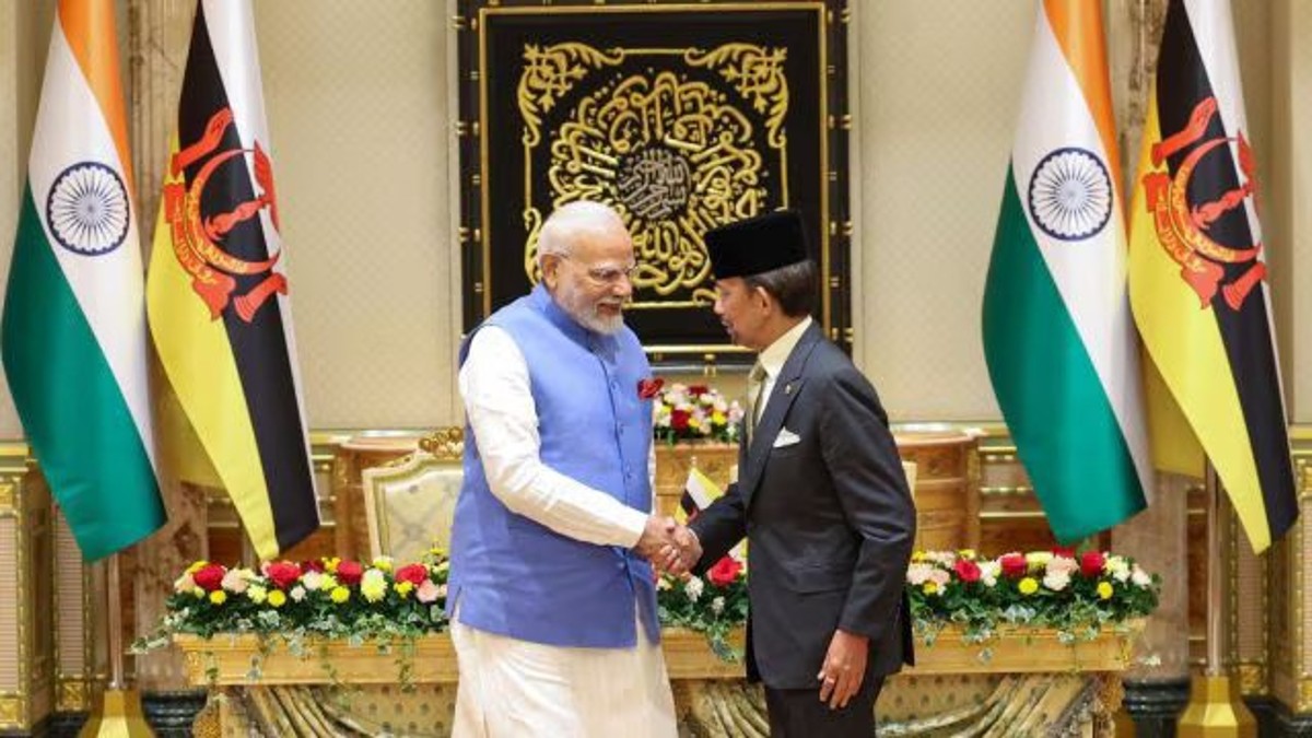 Prime Minister Narendra Modi with Sultan Haji Hassanal Bolkiah. (X/@narendramodi) Prime Minister Narendra Modi with Sultan Haji Hassanal Bolkiah. (X/@narendramodi)