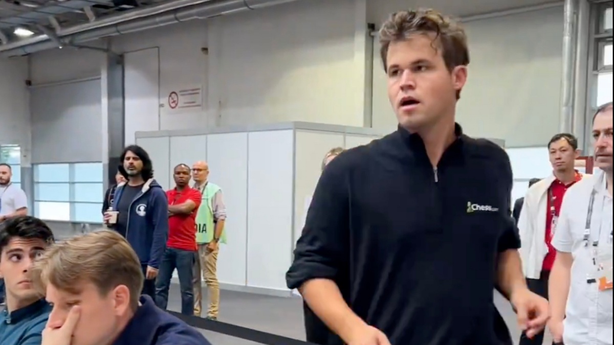 Chess Olympiad: Magnus Carlsen bikes to venue, almost forfeits, saved by photographer Chess Olympiad: Magnus Carlsen bikes to venue, almost forfeits, saved by photographer