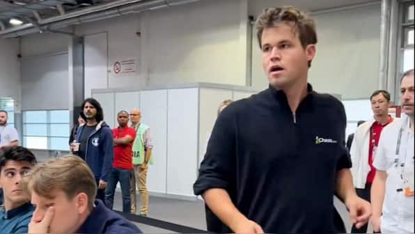 Chess Olympiad: Magnus Carlsen bikes to venue, almost forfeits, saved by photographer