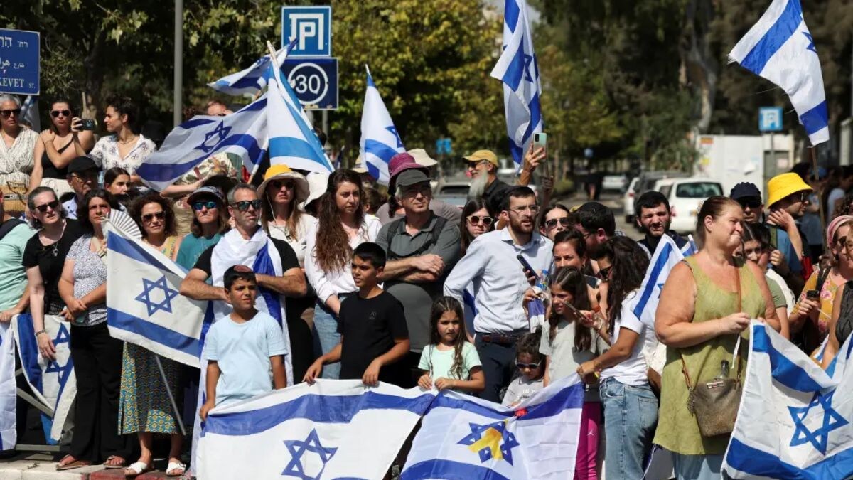 Thousands mourn at Israeli-American hostage's funeral amid protests over hostage-taking – Firstpost