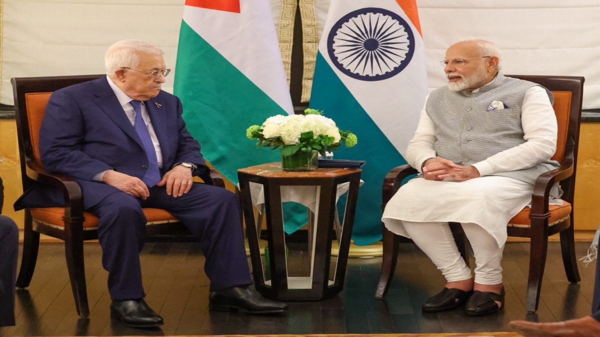 PM Modi meets Palestinian Prez Abbas, expresses 'deep concerns' over Gaza crisis & reaffirms India's support PM Modi meets Palestinian Prez Abbas, expresses 'deep concerns' over Gaza crisis & reaffirms India's support