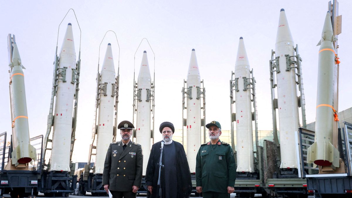 How Iran benefits from sending ballistic missiles to Russia How Iran benefits from sending ballistic missiles to Russia