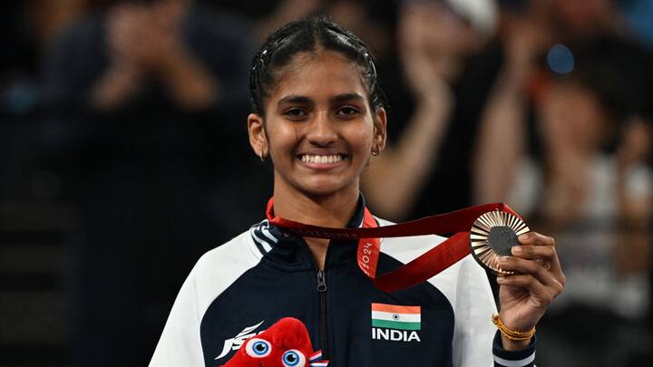 Inspired by Saina Nehwal's Olympic heroics, Manisha Ramadass goes on to win Paralympic bronze in Paris Inspired by Saina Nehwal's Olympic heroics, Manisha Ramadass goes on to win Paralympic bronze in Paris
