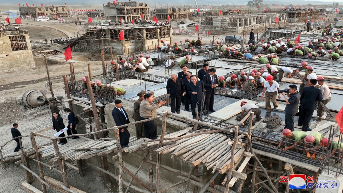 North Korea’s Kim Jong Un takes stock of devastation in flood damaged ...