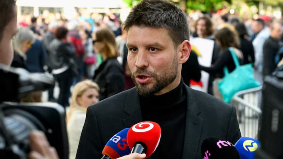 Slovakia's political divide deepens, opposition chief fired from parliament post Slovakia's political divide deepens, opposition chief fired from parliament post