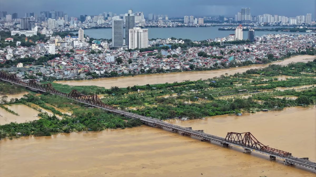 Hanoi’s Red River At 20-year High As Typhoon Yagi Death Toll In Vietnam ...