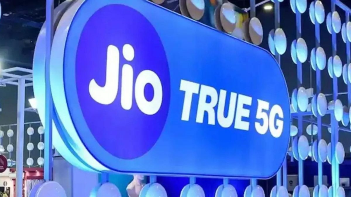 Reliance offers extra benefits worth Rs 700 on Jio 8th anniversary on recharges, here' all you need to know Reliance offers extra benefits worth Rs 700 on Jio 8th anniversary on recharges, here' all you need to know