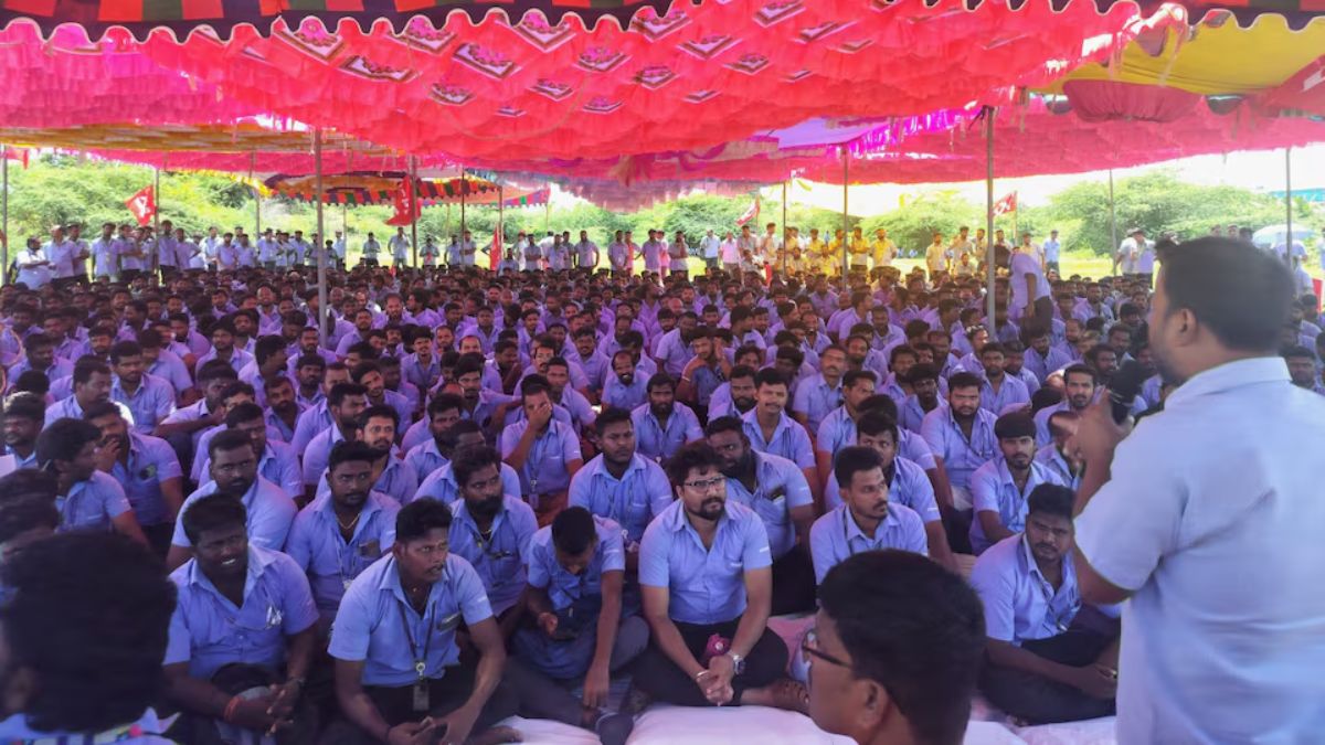 Tamil Nadu government to meet Samsung officials in a bid to resolve workers' strike near Chennai Tamil Nadu government to meet Samsung officials in a bid to resolve workers' strike near Chennai