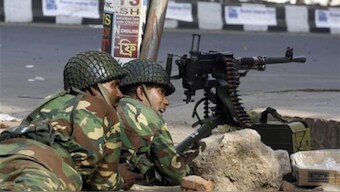 Army soldiers take their positions on a street near the headquarters of the paramilitary Bangladesh Rifles (BDR) in Dhaka, February 25, 2009. REUTERS