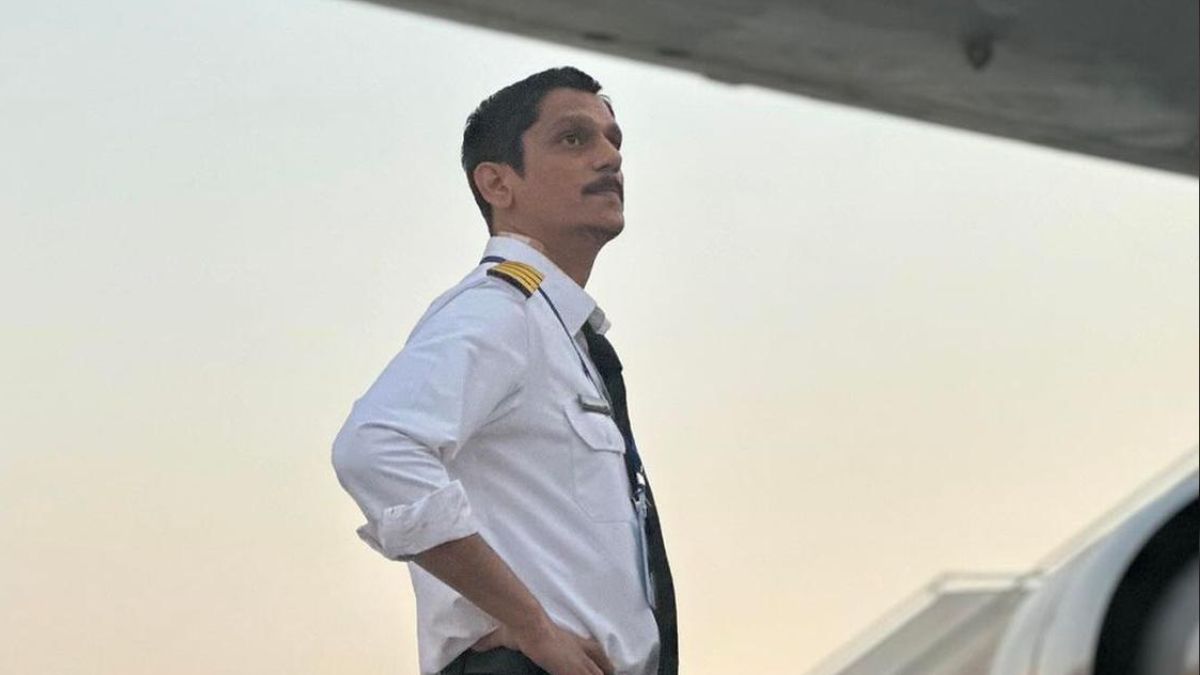 Netflix's 'IC 814: The Kandahar Hijack': Vijay Varma Brings Captain Devi Sharan's Heroism to Life With His Performance Netflix's 'IC 814: The Kandahar Hijack': Vijay Varma Brings Captain Devi Sharan's Heroism to Life With His Performance