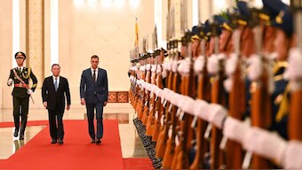  Chinese Premier Li Qiang and Spanish Prime Minister Pedro Sanchez attend a welcome ceremony in Beijing, China, September 9, 2024. Handout via REUTERS 