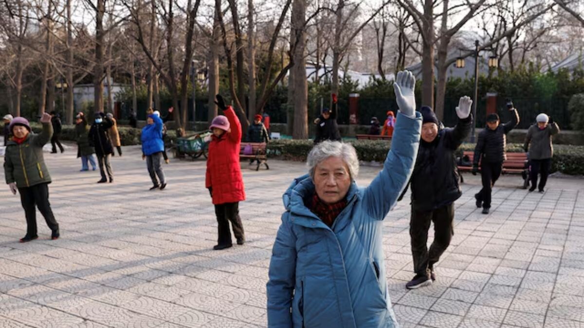 Fastgreying China reviews retirement age amid economic slowdown and