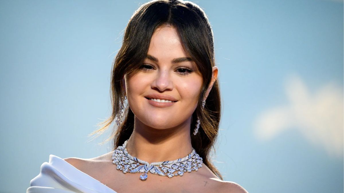 Actress Selena Gomez becomes a billionaire at 32 with estimated net-worth of $ 1.3 billion Actress Selena Gomez becomes a billionaire at 32 with estimated net-worth of $ 1.3 billion