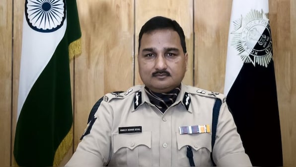 Who is Vineet Goyal, the Kolkata top cop sacked by CM Mamata Banerjee? Why did doctors demand his removal?