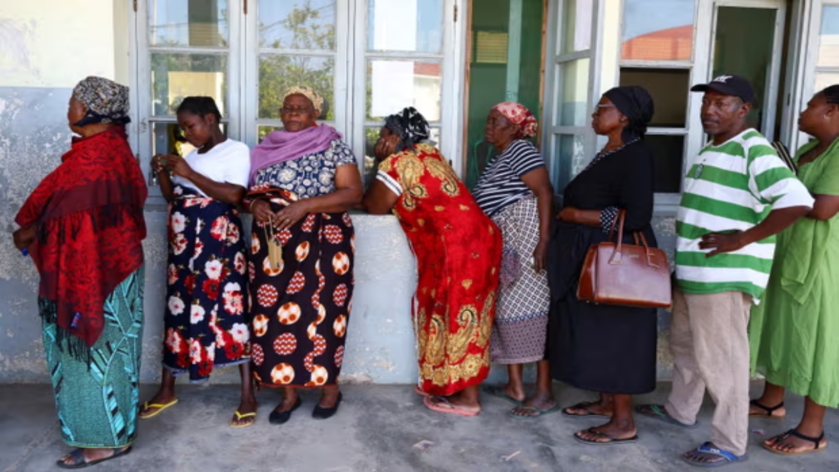 People queue to vote in Inhambane, Mozambique, on 9 October. A protest against the election result is being held on Monday. Reuters People queue to vote in Inhambane, Mozambique, on 9 October. A protest against the election result is being held on Monday. Reuters