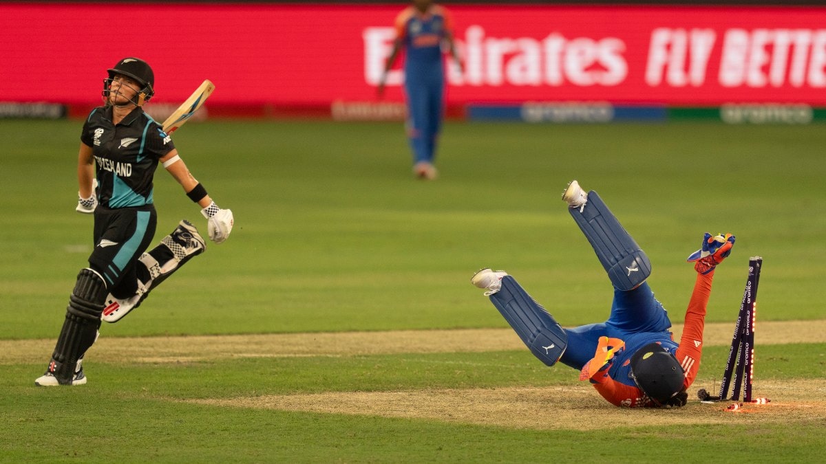 Explained Why Amelia Kerr was ruled 'Not Out' despite clearly falling