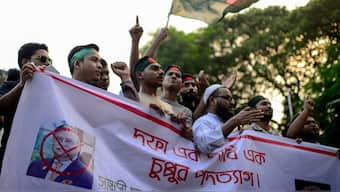 Protesters in Bangladesh gather to demand the resignation of President Mohammed Shahabuddin after his comments that he had no documents proving that former prime minister Sheikh Hasina had resigned before fleeing the country. Source: AP.