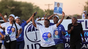 Umbrella for Democratic Change (UDC) supporters leave the final rally in Tlokweng, east of Gaborone, Botswana October 29, 2024. (Photo: Reuters)