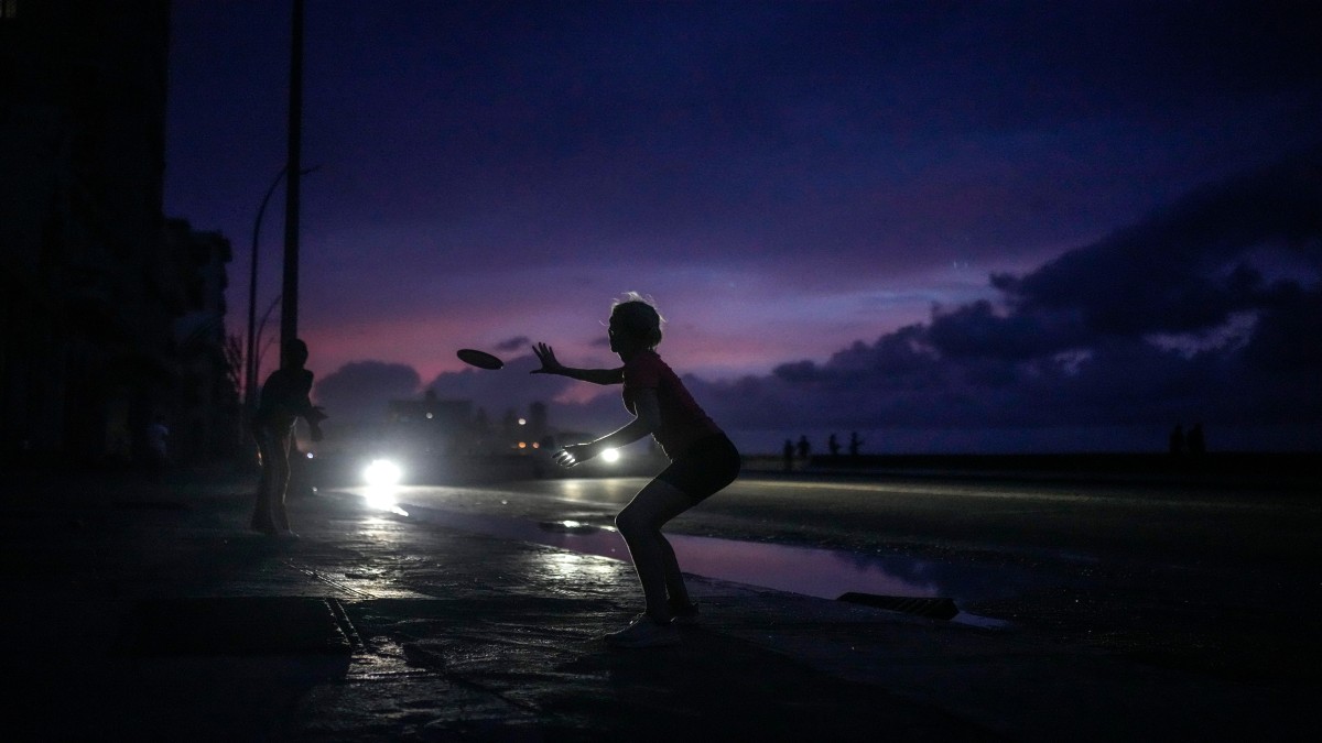 Hurricane Oscar makes landfall in Cuba as island struggles with massive power outage Hurricane Oscar makes landfall in Cuba as island struggles with massive power outage