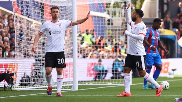 Premier League: Liverpool beat Palace to remain on top of table; Arsenal, City come from behind to secure wins
