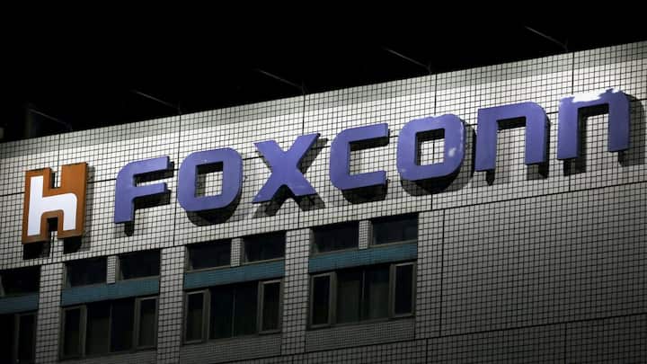 Foxconn building the world's largest chip fab facility in Mexico, dedicated to NVIDIA GB200 AI Chip Foxconn building the world's largest chip fab facility in Mexico, dedicated to NVIDIA GB200 AI Chip