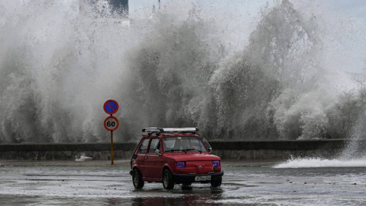 Hurricane Milton Tornadoes kill 4 in Florida, millions still left