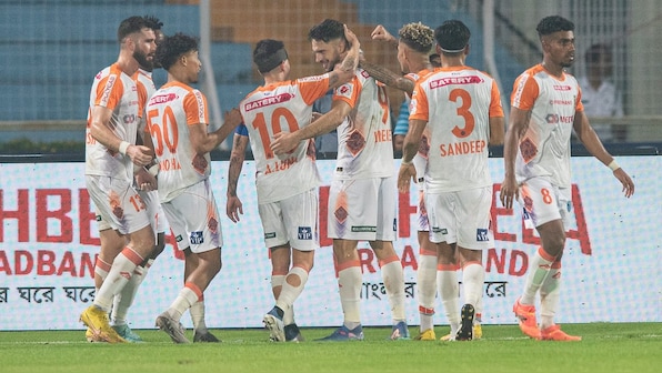 ISL 2024-25: Crowd trouble mars Kerala Blasters' 2-1 win over Mohammedan SC in Kolkata