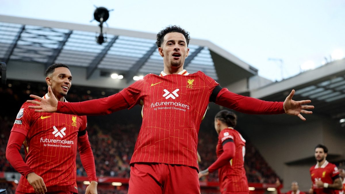 Premier League: Liverpool pass Chelsea test, Wolves boss claims referees 'subconsciously biased' towards Man City Premier League: Liverpool pass Chelsea test, Wolves boss claims referees 'subconsciously biased' towards Man City