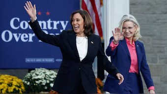 Democratic presidential nominee and US Vice President Kamala Harris campaigns alongside former Congresswoman Liz Cheney (R-WY) in Ripon, Wisconsin, US, October 3, 2024. File Image/Reuters