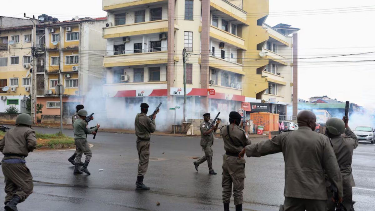 Police fire tear gas during a nationwide strike called by Mozambique presidential candidate Venancio Mondlane to protest the provisional results of an October 9 election, in Maputo, Mozambique, October 21, 2024. Source: REUTERS. Police fire tear gas during a nationwide strike called by Mozambique presidential candidate Venancio Mondlane to protest the provisional results of an October 9 election, in Maputo, Mozambique, October 21, 2024. Source: REUTERS.