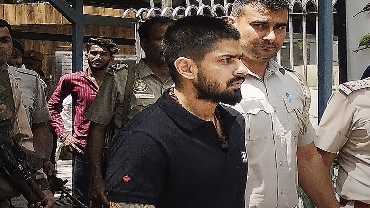 700 gunmen, global connections & more: How gangster Lawrence Bishnoi operates from behind bars 700 gunmen, global connections & more: How gangster Lawrence Bishnoi operates from behind bars