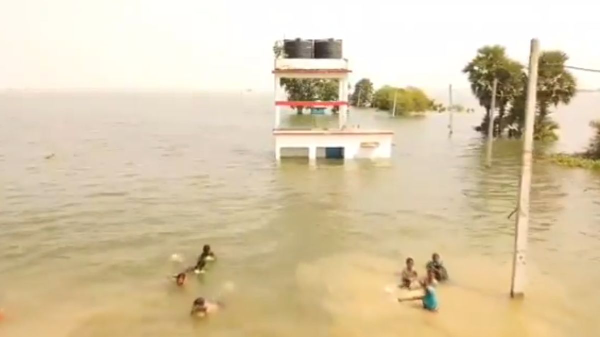 Bihar floods strand 45 lakh in two phases of deluge, victims blockade highways Bihar floods strand 45 lakh in two phases of deluge, victims blockade highways