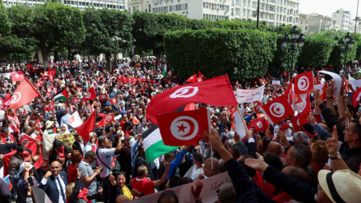 Tunisians protest against rising repression ahead of presidential vote Tunisians protest against rising repression ahead of presidential vote