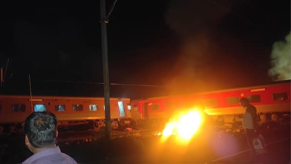 Express train rams into another train in Tamil Nadu, several feared injured