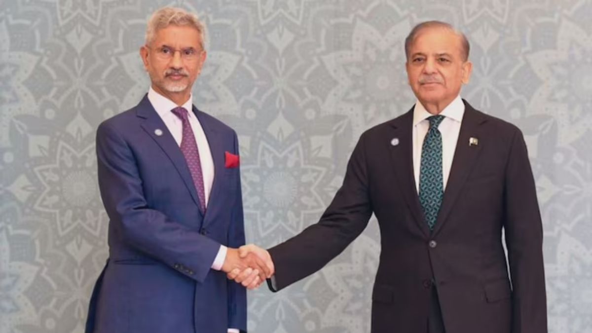 External Affairs Minister S Jaishankar shakes hands with Pakistan PM Shehbaz Sharif at the SCO meet, in Islamabad, on October 16, 2024. Image courtesy: X/@DrSJaishankar
External Affairs Minister S Jaishankar shakes hands with Pakistan PM Shehbaz Sharif at the SCO meet, in Islamabad, on October 16, 2024. Image courtesy: X/@DrSJaishankar