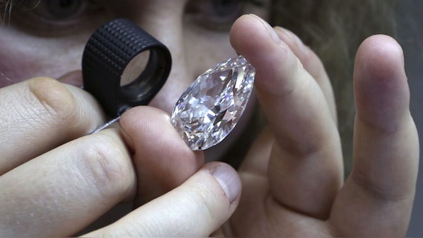 Researchers want to spray $200 trillion worth of diamond dust in the air to fight climate change