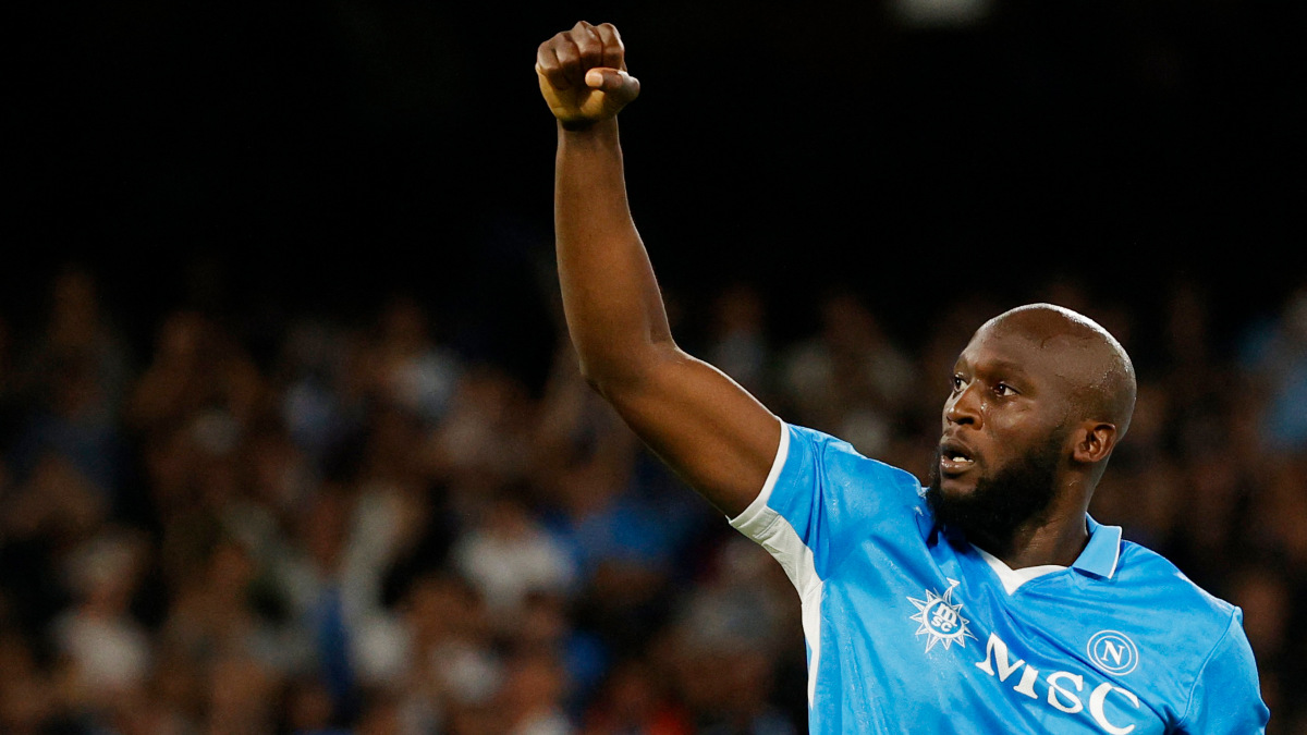 Belgian striker Romelu Lukaku celebrates after scoring Napoli's second goal in their Serie A match against Como in Naples. Reuters Belgian striker Romelu Lukaku celebrates after scoring Napoli's second goal in their Serie A match against Como in Naples. Reuters
