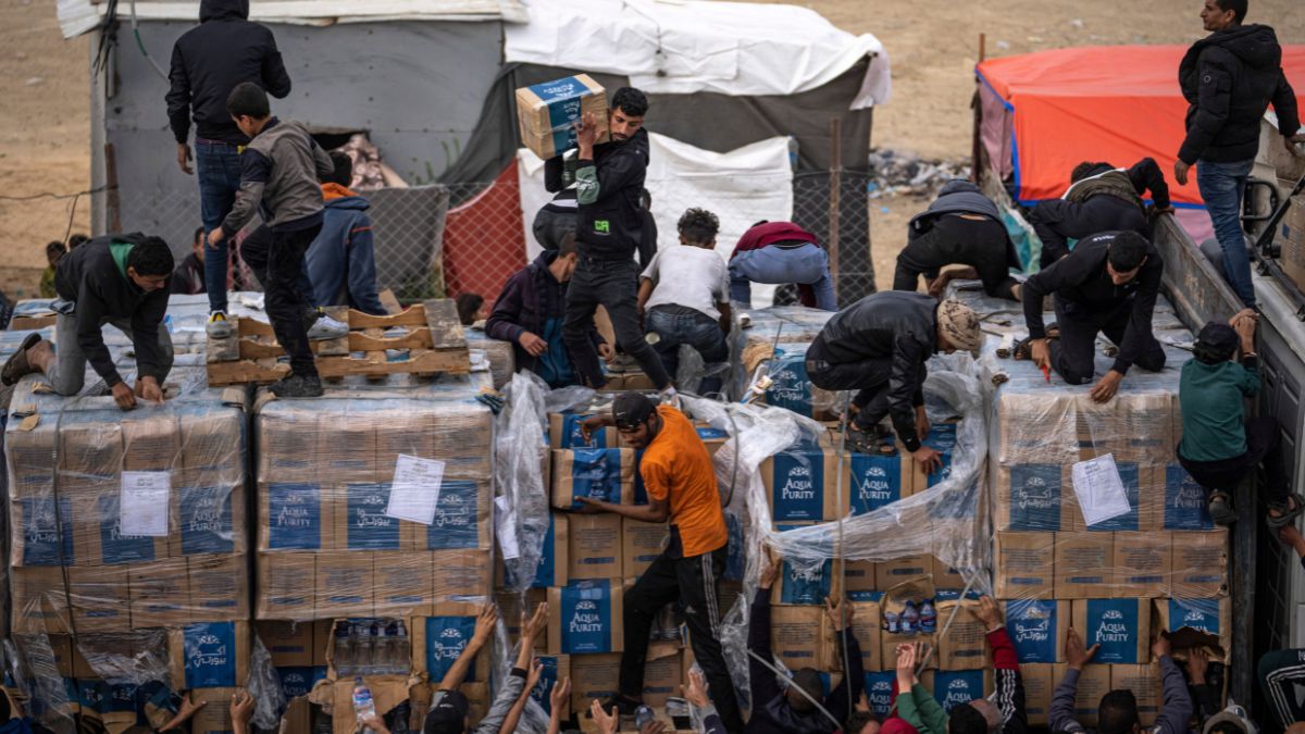 Palestinians grab humanitarian aid from a truck as it crossed into the Gaza Strip in Rafah, December 17, 2023. File Image/AP Palestinians grab humanitarian aid from a truck as it crossed into the Gaza Strip in Rafah, December 17, 2023. File Image/AP
