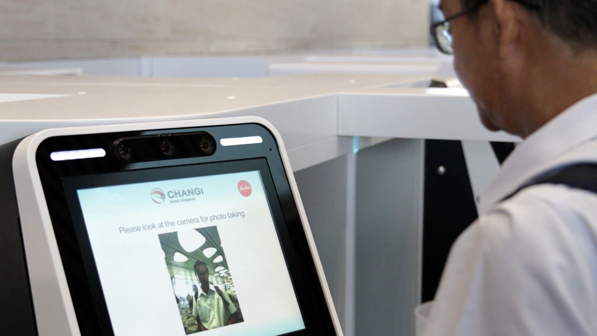 How Singapore Airport allows you to clear immigration in just 10 seconds How Singapore Airport allows you to clear immigration in just 10 seconds