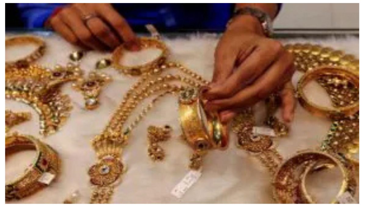 India's love for gold added up to $27 billion of imports during Apr-Sept India's love for gold added up to $27 billion of imports during Apr-Sept